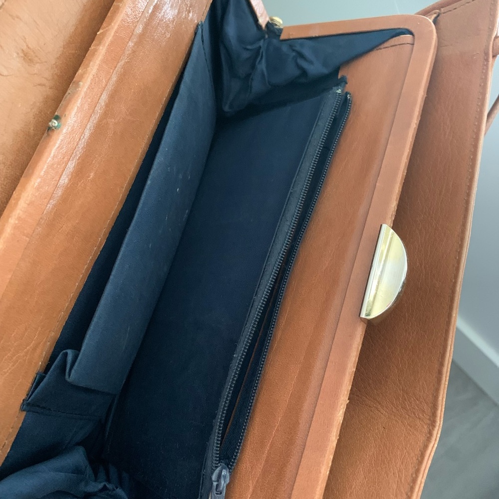 2 for $30 - 🐫 VINTAGE Caramel Envelope Purse ✉️ 👜 BIN 1 - Picture 13 of 13